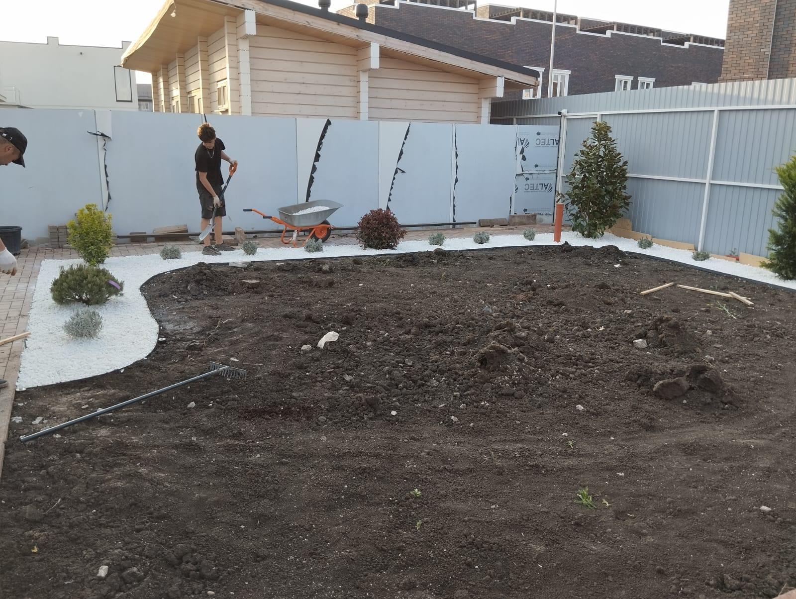 Участок во время ландшафтных работ