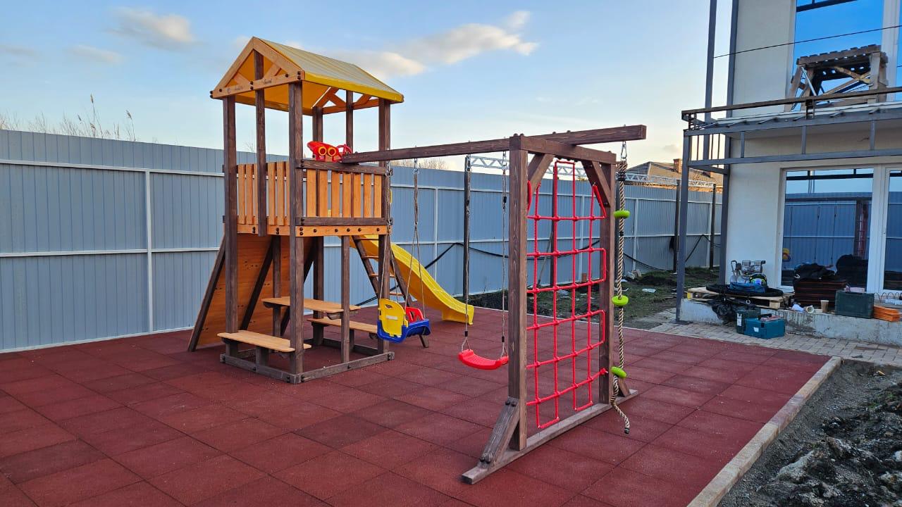 Готовая детская площадка на резиновом покрытии